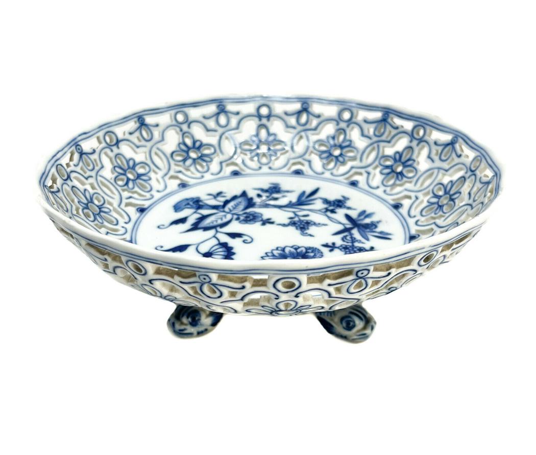 Meissen Germany Reticulated Footed Bowl in Blue Onion, Early 20th Century: Meissen Germany reticulated footed bowl in Blue Onion, Early 20th Century. Reticulated rim with floral designs. Dolphin feet to the base and Meissen mark to the underside. Weight Approx., 1 lbs Measur