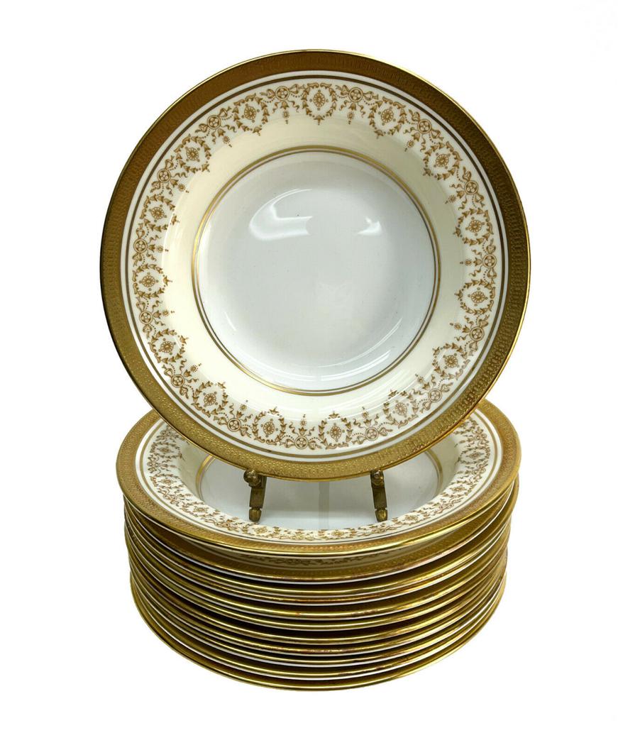 12 Aynsley England Porcelain Rimmed Soup Bowls in Gold Dowery, circa 1960 (1 of 6)