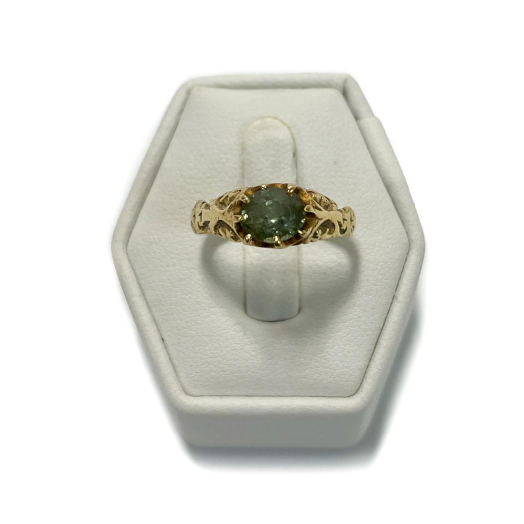 14k Yellow Gold and Peridot Ring Size 7 (1 of 9)