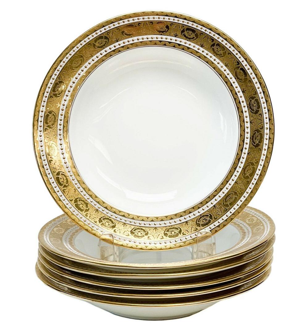 6 Minton England Gilt Porcelain Soup Bowls in H1417, 1910: 6 Minton England gilt porcelain soup bowls in H1417, 1910. A white ground to the center, ornate gilt decoration to the edge featuring florals and twisted ribbons. Bands of raised gilt dot decoration. 