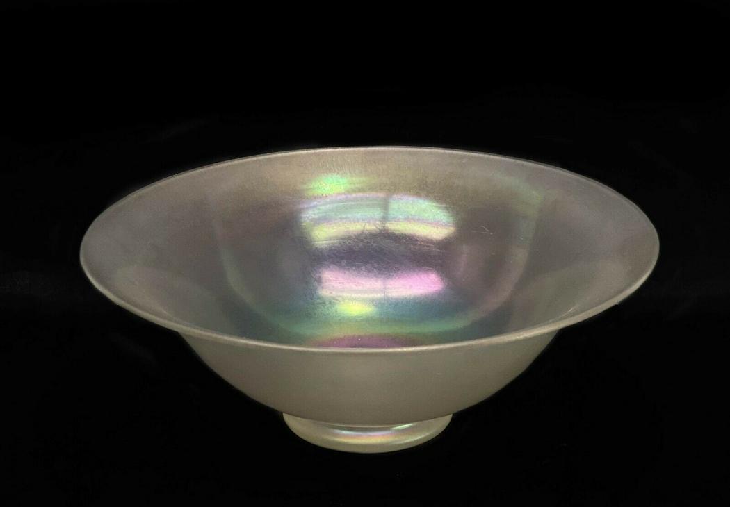 Steuben Iridescent Verre de Soie Glass Bowl (1 of 3)