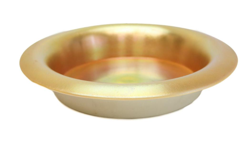 Stueben Art Glass Aurene Calcite Rimmed Bowl: Steuben Art Glass Aurene Calcite rimmed bowl. Gold iridescence to the interior with a calcite exterior. Unmarked, but is undoubtedly Steuben. Weight Approx., 2 lb Measures Approx., 10.25 inches diamet