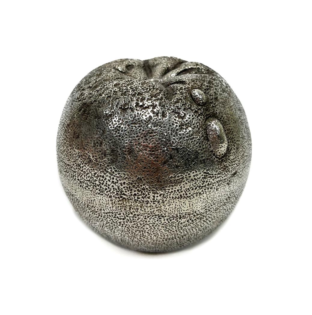 Janna Thomas De Velarde Sterling Silver Orange Figurine: Janna Thomas De Velarde Sterling Silver Orange Figurine. Marked "Janna Sterling Mexico" to underside. Weight Approx., 9.22 ozt Measures Approx., 3.5 inches diameter x 3 inches tall Domestic Shipping: