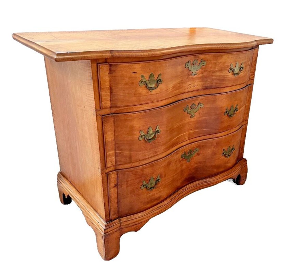 Chippendale style chest of drawers, curly maple, bracket feet - No Reserve (1 of 7)