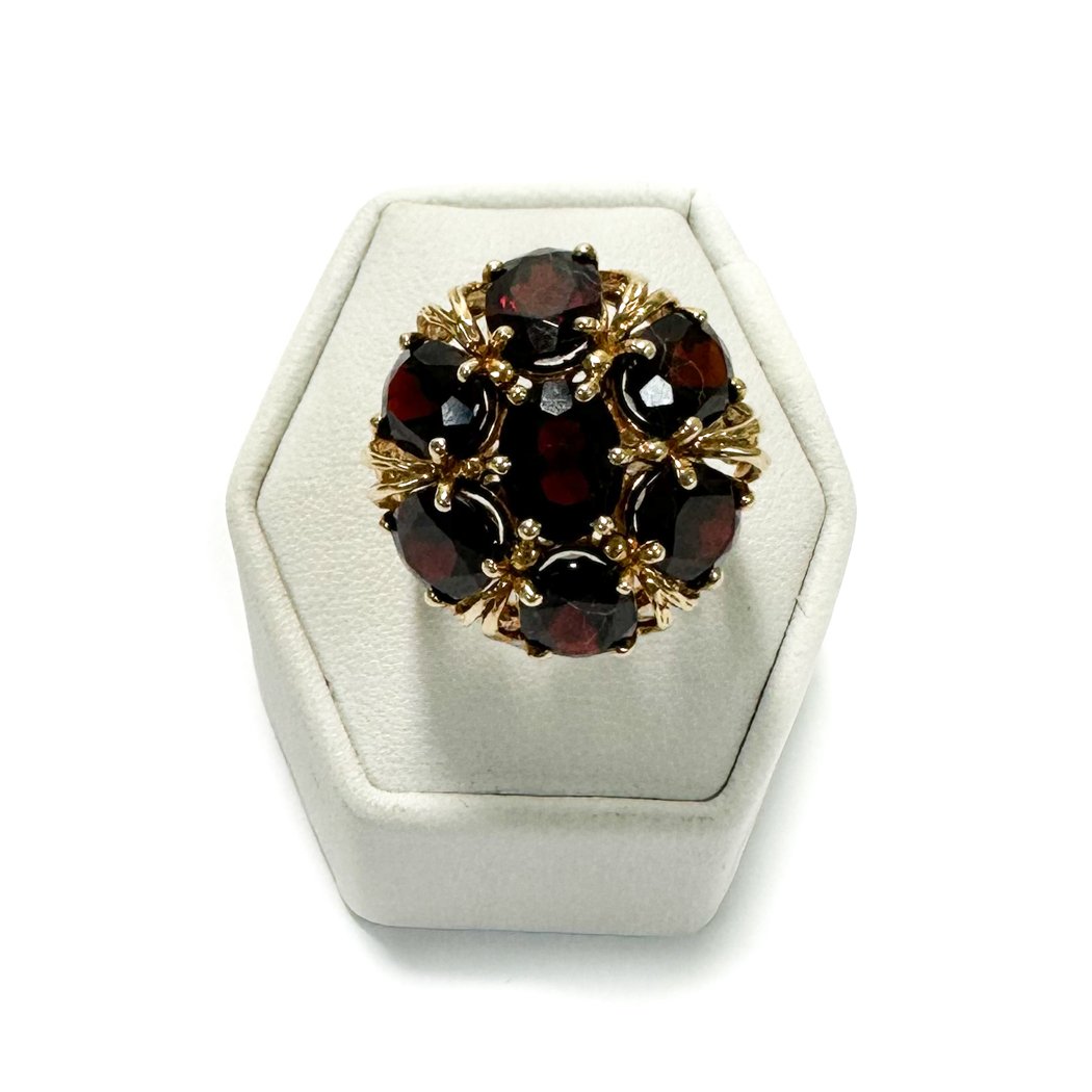 14k Yellow Gold Garnet Cluster Ring. Size 7 (1 of 8)