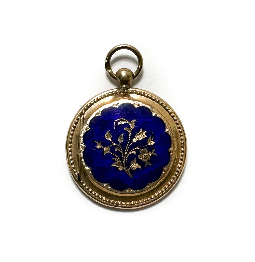 14k Yellow Gold Blue Enamel Round Locket Pendant: 14k Yellow Gold Blue Enamel Round Locket Pendant. Gold floral motif to center. Unmarked, but tests for 14k gold. Weight Approx., 6.78 grams Measurse Approx., 1.125 inches diameter Domestic Shipping: $