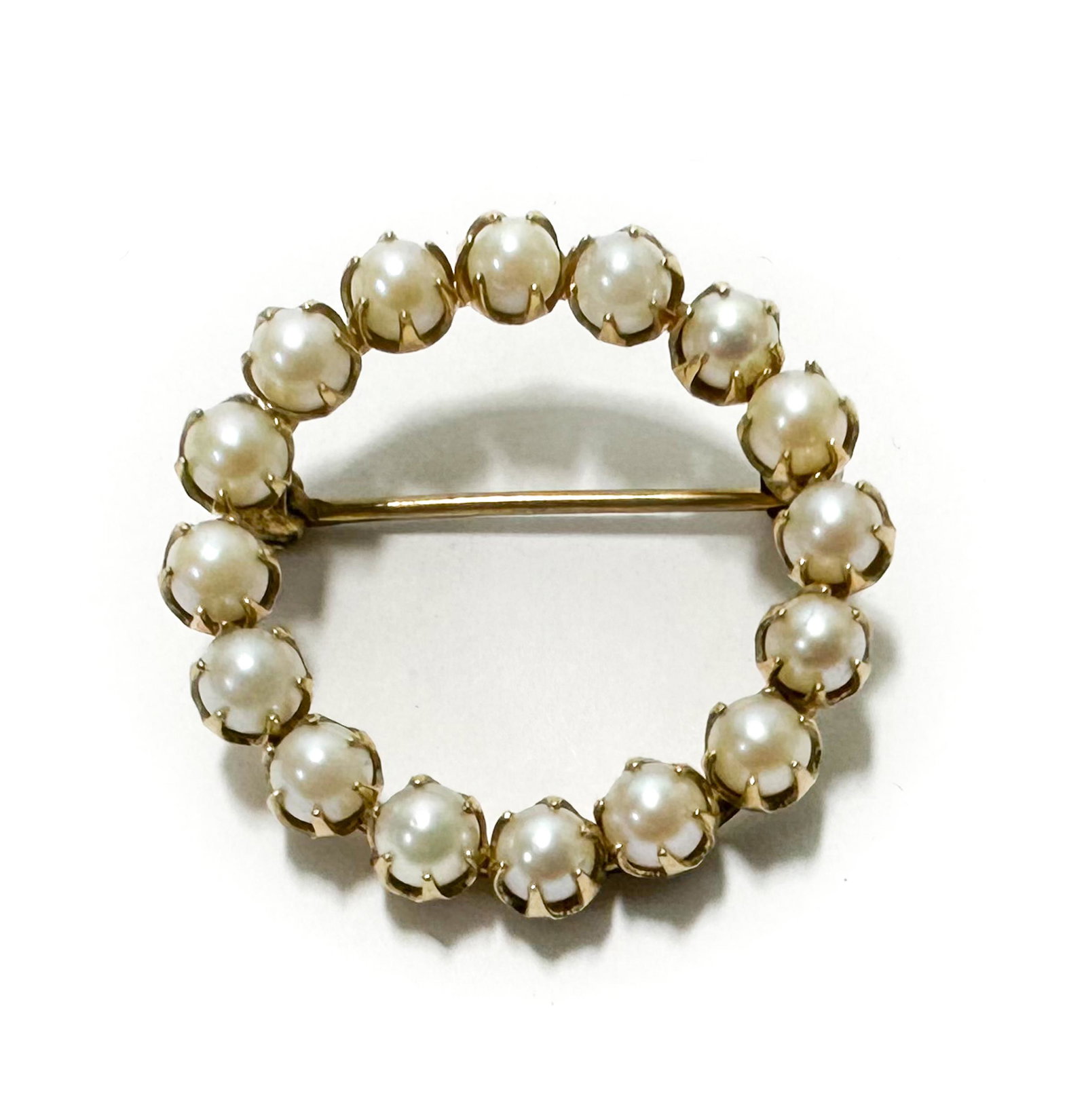 12k Yellow Gold Cultured Pearl Brooch Pin: 12k Yellow Gold Cultured Pearl Brooch Pin. 16 cultured pearl pin. Marked 12k to the back of the pin. Weight Approx., 4.29 grams Measures Approx., 1 inches diameter / Pearls: 4.3mm diameter