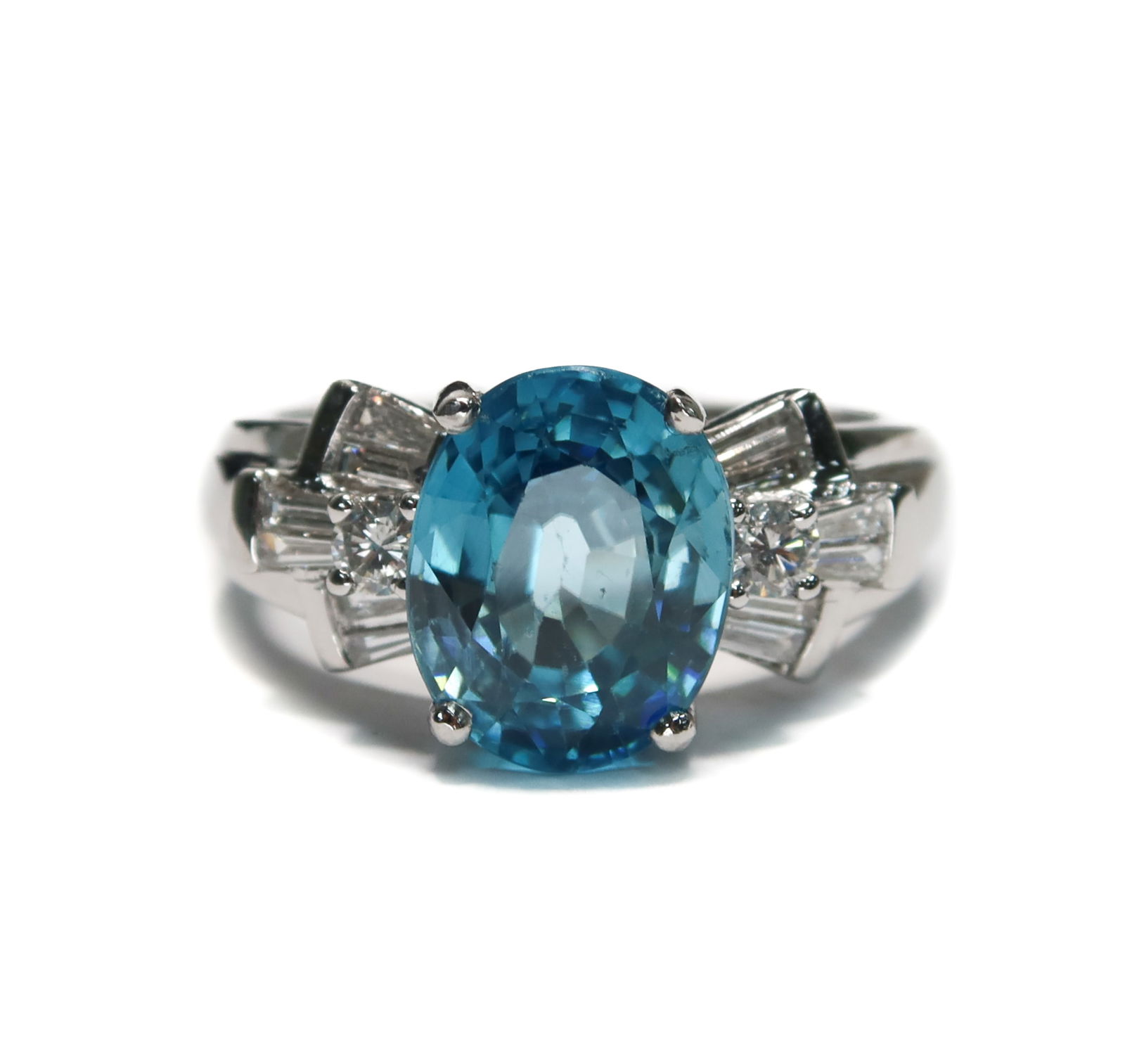 18k White Gold Aquamarine and Diamond Ring, Size 7 (1 of 7)