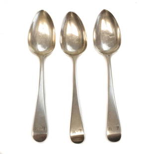 3 Thomas Streetin London Sterling Silver Teaspoons, 1809. Mono "LW": 3 Thomas Streetin London sterling silver teaspoons, 1809. Monogrammed "LW" to the finial of the handles. Thomas Streetin London sterling silver hallmarks to the verso. Weight Approx., 29.9g 