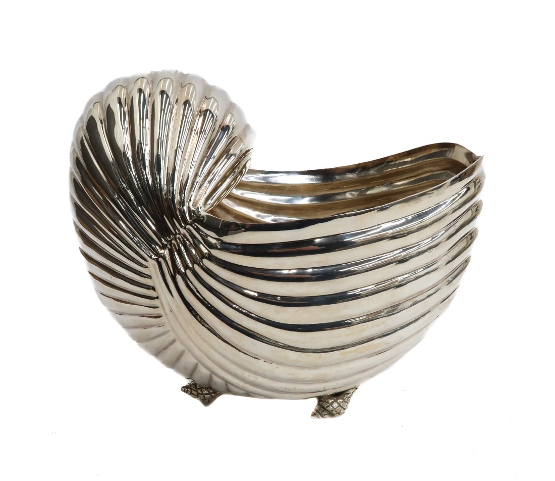 Queen Plate Made in Brazil Silverplate Shell Footed Vase.: Queen Plate Made in Brazil Silverplate Shell Footed Vase.Gilt interior. Marked "Queen Plate Made in Brazil" to edge. Weight Approx., 2 lbs Measures Approx., 11 inches x 7 inches x 10 inches tall Domes