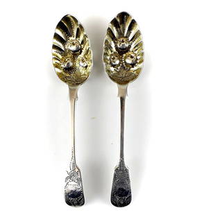 Pair of William Traies London Sterling Silver Berry Spoons 1810, George III: Pair of William Traies London Sterling Silver Berry Spoons 1810, George III. Repousse Fruit Design. weight 3 ozt Measures Approx., 7" Length Domestic Shipping: $25