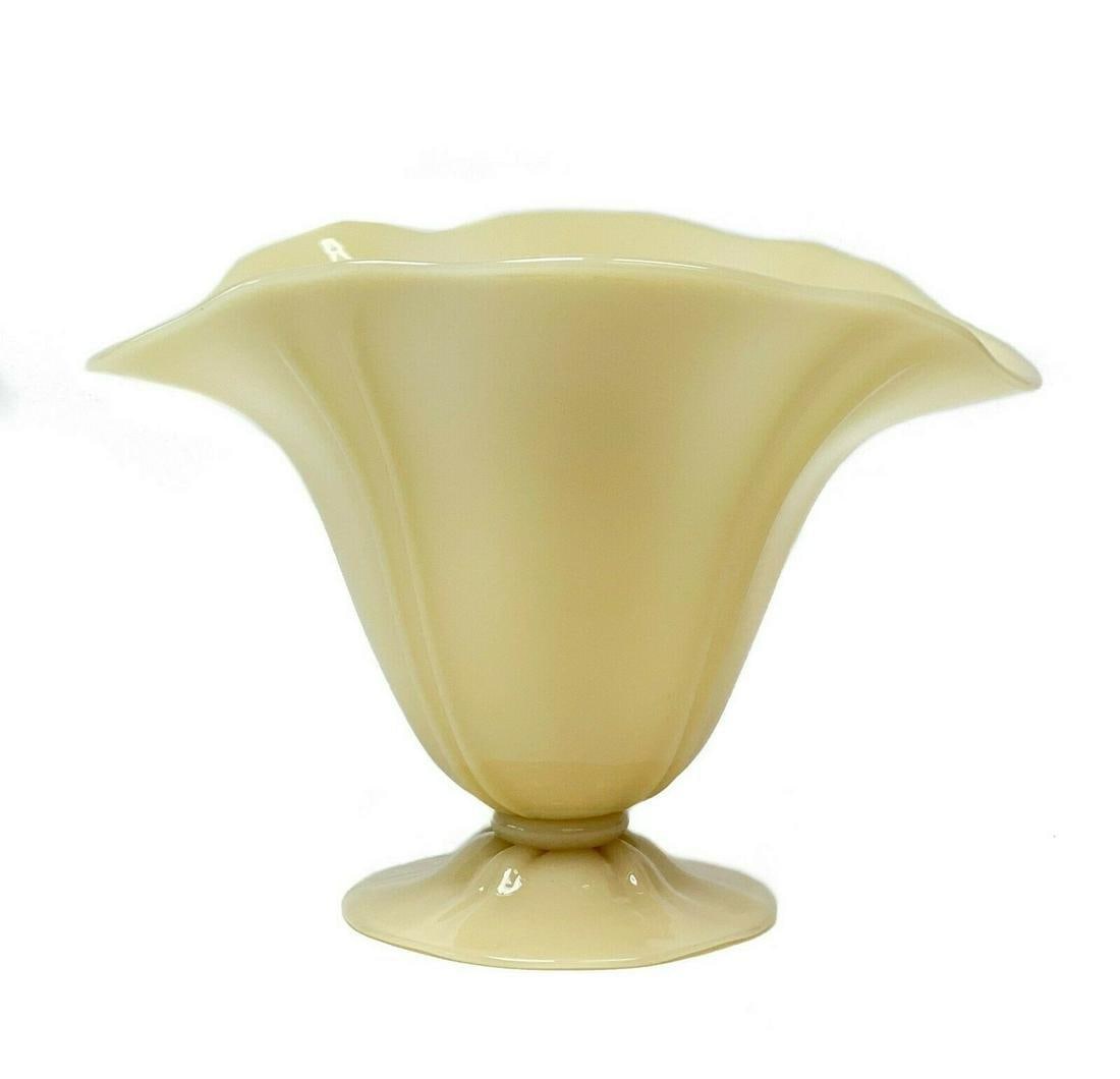 Steuben Ivory Art Glass 8 inch Vase #7307 Ruffled Rim (1 of 4)