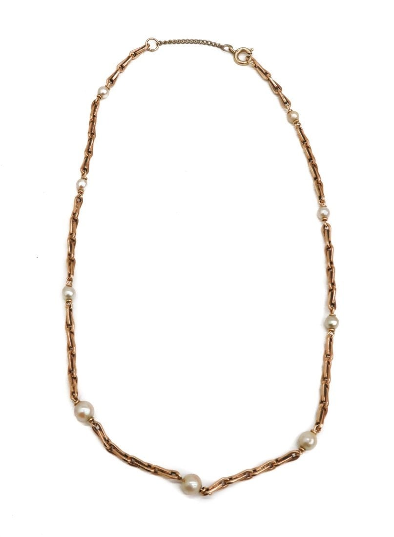 14k Rose Gold and Cultured Pearl Link Chain Necklace: 14k Rose Gold and Cultured Pearl Link Chain Necklace. 9 cultured pearls to the chain graduating from 4.3mm to 6.2mm. Tests for 14k yellow gold. Weight Approx., 10.70 grams Measures Approx., 17 inches 