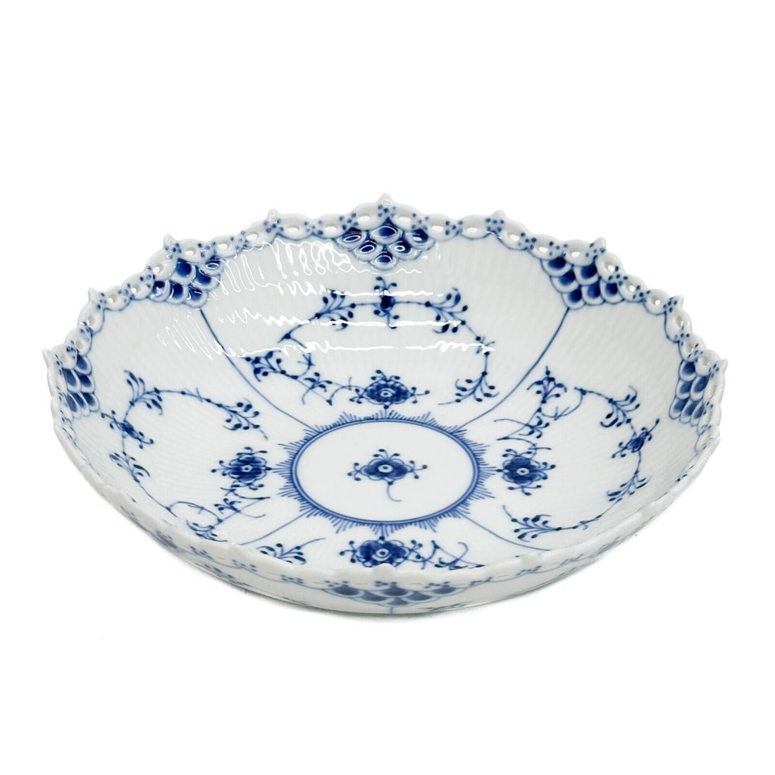 Royal Copenhagen Denmark Blue Fluted Full Lace Porcelain Cake Bowl 1018: Royal Copenhagen Denmark Blue Fluted Full Lace Porcelain Cake Bowl 1018. Fluted porcelain with a delicate blue floral design. Full lace border. Royal Copenhagen marks to the underside 1018. Weight: Ap