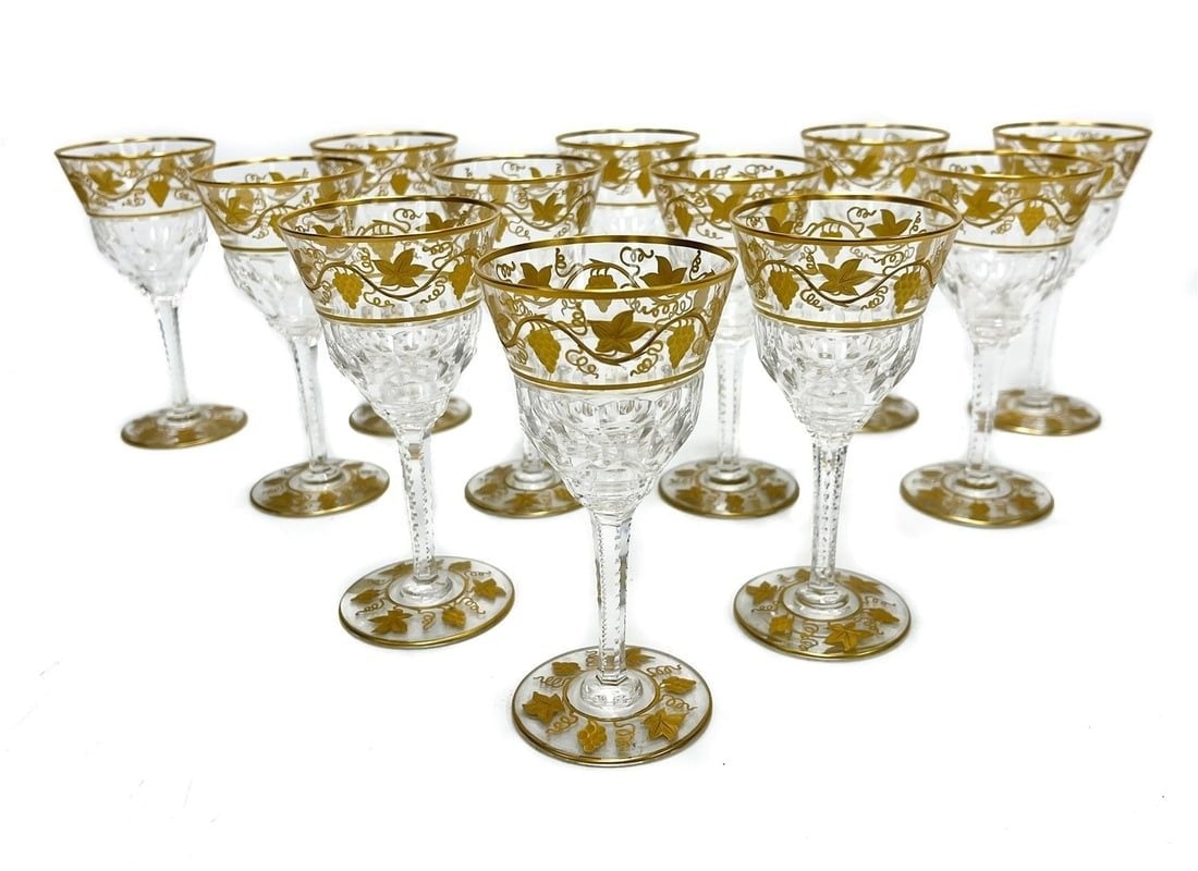 12 Val Saint Lambert White Wine Goblets in Pampre D' Or: 12 Val Saint Lambert White Wine Goblets in Pampre D' Or. Gold encrusted leaves and grapes to the top and base rims. Marked Val Saint Lambert to the edge of the underside. Each unused and most with the