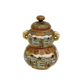 Hattori Japanese Satsuma Hand Painted Miniature Porcelain Gourd Vase Meiji per