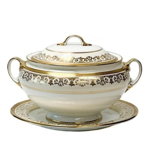 Aynsley England Porcelain Covered Dish/Tureen & Underplate in Kenilworth Ivory