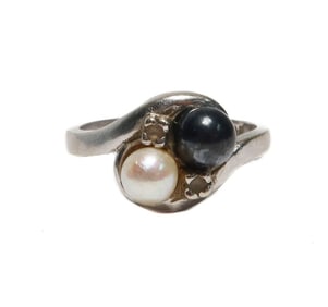 14k White Gold Black and White Cultured Pearl and Diamond Ring, Size 5.5