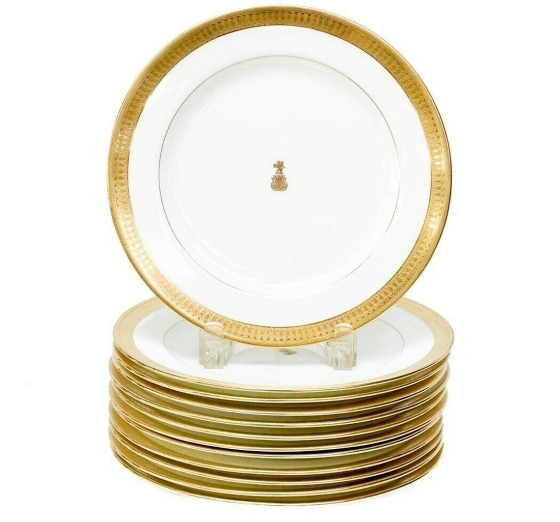 12 Minton England Gilt Porcelain Dessert Plates G6285 Armorial 1926: 12 Minton England Gilt Porcelain dessert Plates in G6285, 1926. An off white ground with a gilt armorial and monogrammed decoration to the center, gilt to the rims. Underside with Minton marks. Weight