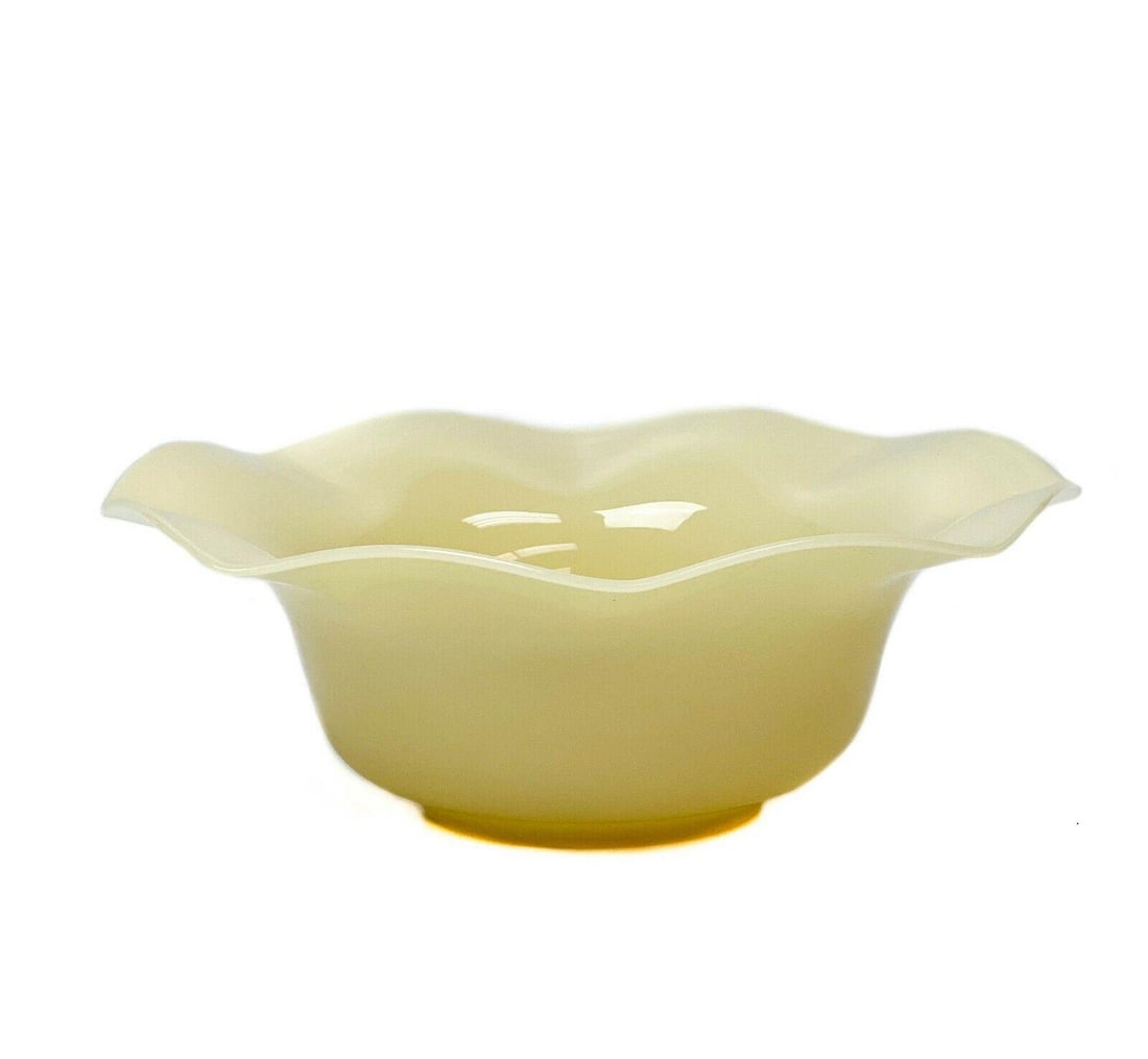 Steuben Ivory Art Glass Bowl Ruffled Rim #7423: Steuben Ivory art glass bowl #7423. Ivory colored glass bowl with a ruffled rim. Polished pontil, apparently unmarked. Weight: Approx. 3 lbs Measurements: Approx. 12.125 inches diameter x 4.375 inches