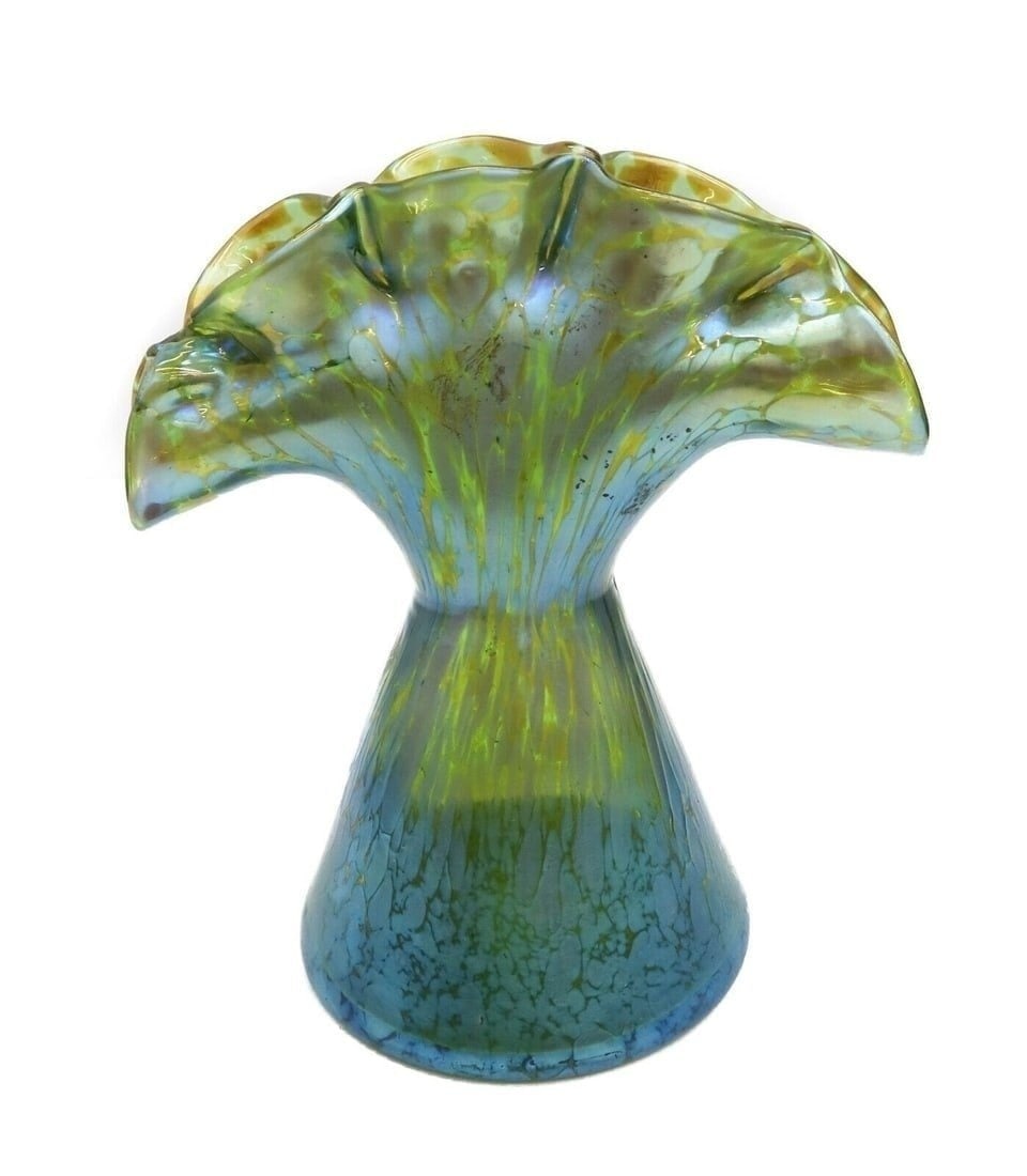 Loetz Papillion Iridescent Glass 5 Mouth Fan Flower Vase, Early 20th Century: Loetz papillion iridescent glass 5 mouth fan flower vase, Early 20th Century. An iridescent blue and green papillon cracked ground. Work of Loetz. Weight Approx., 0.5 lbs Measures approx., 5.5 inches