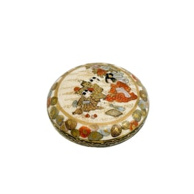 Kozan Japanese Satsuma Hand Painted Porcelain Miniature Box Meiji period