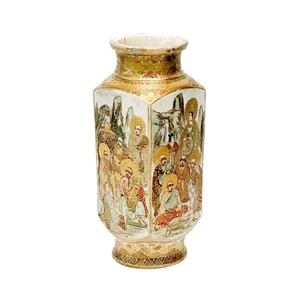 Japanese Itsuzan Satsuma Hand Painted Porcelain 9 inch Vase Meiji Period