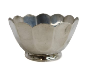 Tiffany & Co. Makers Sterling Silver Footed Scallop Rimmed Bowl Mid C #35049