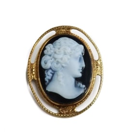 14k Yellow Gold Black Onyx Carved Cameo Brooch Pin