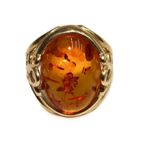 14k Yellow Gold and Amber Ring, Size 6.5