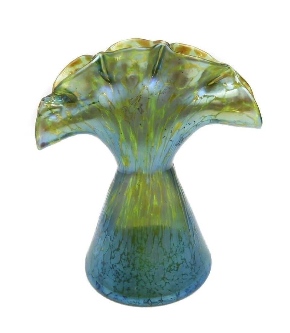 Loetz Papillion Iridescent Glass 5 Mouth Fan Flower Vase, Early 20th Century: Loetz papillion iridescent glass 5 mouth fan flower vase, Early 20th Century. An iridescent blue and green papillon cracked ground. Polished pontil, attributed to Loetz. Weight Approx., 0.5 lbs Measur