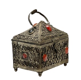 Tibetan Silver Filigree Keepsake Box Mounted Agate Stones