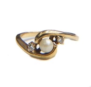14k Yellow Gold Cultured Pearl and Diamond Ring, Size 5.5