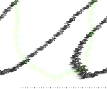 14k Yellow Gold Chrysoprase Beaded Single Strand Necklace: 14k Yellow Gold Chrsyprase Beaded Single Strand Necklace. The beads measuring approximately 7.4mm. Marked "14k" to clasp. Weight Approx., 58.24 grams Measures Approx., 30 inches length Domestic Shippi