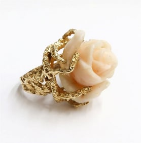 14k Yellow Gold Carved Angel Skin Coral Rose Ring, Size 9.5