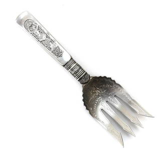 Gorham Sterling Silver Fish Serving Fork Fontainebleau: Gorham Mfg Co. sterling silver fish serving fork in Fontainebleau, Issued 1880. Hand chased figurals to the hand with florals to the bowl of the fork. Marked to the verso of the prongs. Weight