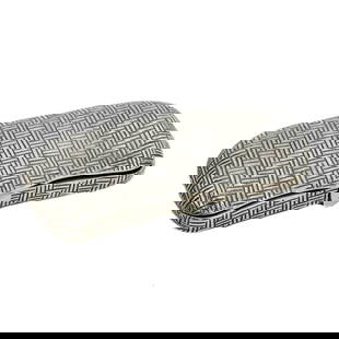John Hardy Indonesian Sterling Silver Eyeglasses Case: John Hardy Indonesian Sterling Silver Eyeglasses Case. A textured finish, leather interior. Inner edge marked Indonesia 925 John Hardy. Weight: Approx. 6.7 gross ozt Measurements: Approx. 6 inches x