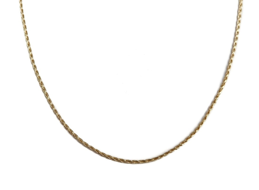14k Yellow Gold Twist Chain Necklace: 14k Yellow Gold Twist Chain Necklace. Marked 14k to clasp with maker mark AD. Weight Approx., 5.77 grams Measures Aprox., 24 inches length Domestic Shipping: $25