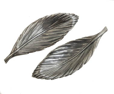 Pair Buccellati Italian Sterling Silver Small Leaf Dishes: Pair Buccellati Italian Sterling Silver Small dishes modeled as leaves. Marked Buccellati underside and silver hallmarks to edge. Weight Approx., 1.9 ozt Measures Approx., 5 inches Domestic
