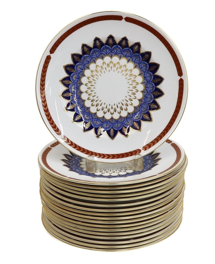 18 Royal Crown Derby England Porcelain Dinner Plates in Quail 20th Century: 18 Royal Crown Derby England Porcelain Dinner Plates in Quail, Late 20th Century. Rust red and gold feathered rim with a blue and gold blue quail feathered emblem to center. Royal Crown Derby marks to