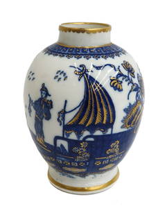 Caughley Salopian English Blue White and Gilt  Chinoiserie Vase circa 1780: Caughley Salopian English blue white and gilt Chinoiserie vase, circa 1780. Blue Chinoiserie nautical genre scenes with gilt accents throughout. Caughley Salopian mark to underside with original New Y