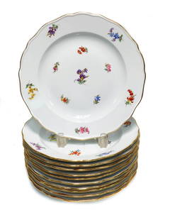 11 Meissen Germany Hand Painted Porcelain Dinner Plates: 11 Meissen Germany Hand Painted Porcelain Dinner Plates. Various hand painted flowers thorughout. Gilt scallop rim. Meissen mark to underside. Weight Approx., 10 lbs Measures Approx., 10 inches diamet