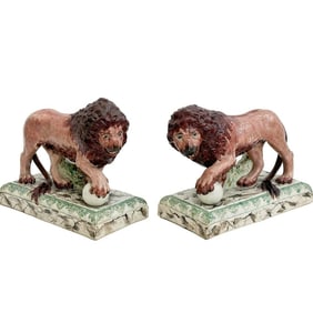Pair Wedgwood England Pearlware Lions Figures on Faux Marble Bases 18th cen