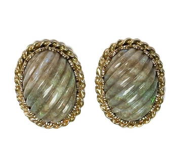 14k Yellow Gold Opal Shell Earrings: 14k Yellow Gold Opal Shell Earrings. Carved Shell with a gold rope frame. Marked 14k to the clasp. Weight Approx., 11.67 grams Measures Approx., 1 inch x 0.75 inches Domestic Shipping: $20