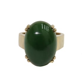 Gump's 18k Yellow Gold Cabochon Green Jade Ring Size 6.5