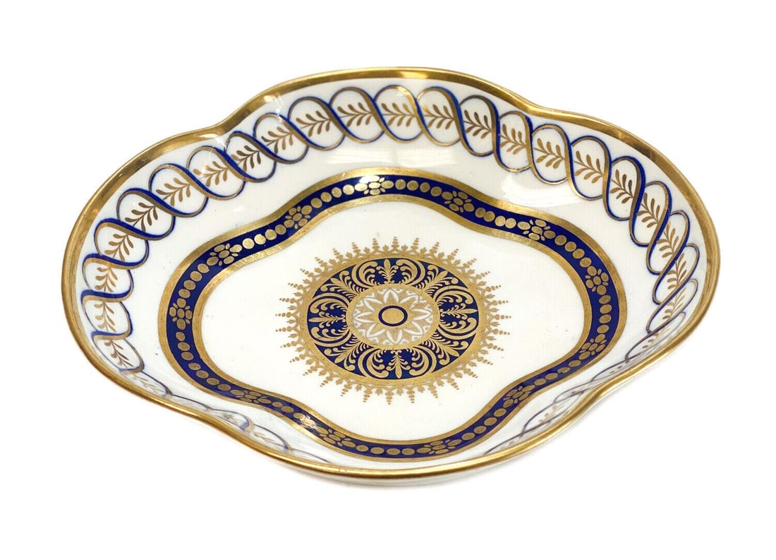 Copeland Spode Porcelain Cobalt Blue & Gold Scalloped Dish, circa 1900: Copeland Spode porcelain cobalt blue & gold scalloped dish, circa 1900. A white ground with gilt and cobalt blue leaf and foliate scroll designs around the rim. Marked Copeland Spode to the underside.