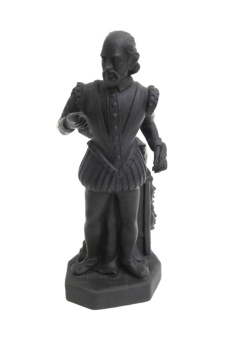 Wedgwood Black Basalt Figure of William Shakespeare 1903: Wedgwood black basalt sculpture figurine of William Shakespeare, 1903. The sculpture depicts William Shakespeare holding a quill and a scroll. Wedgwood England mark to underside with letter "F" for da