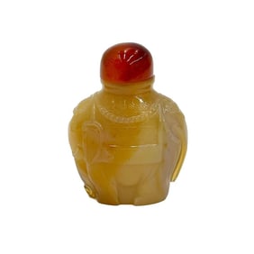 Chinese Carved Agate Snuff Bottle Caparisoned Elephant 1st half 19th cen