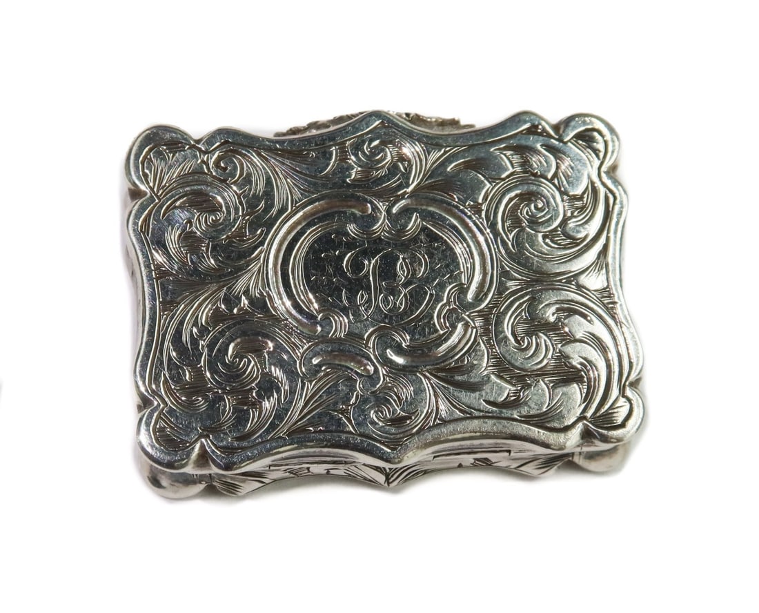 Nathaniel Mills Birmingham Sterling Silver Vinaigrette Box Foliate Scrolls 1851 (1 of 11)