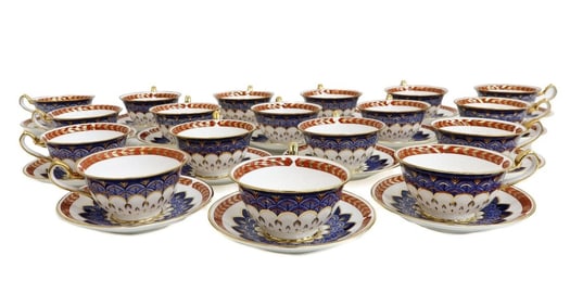 18 Royal Crown Derby England Porcelain Cup and Saucers in Quail 20th Century